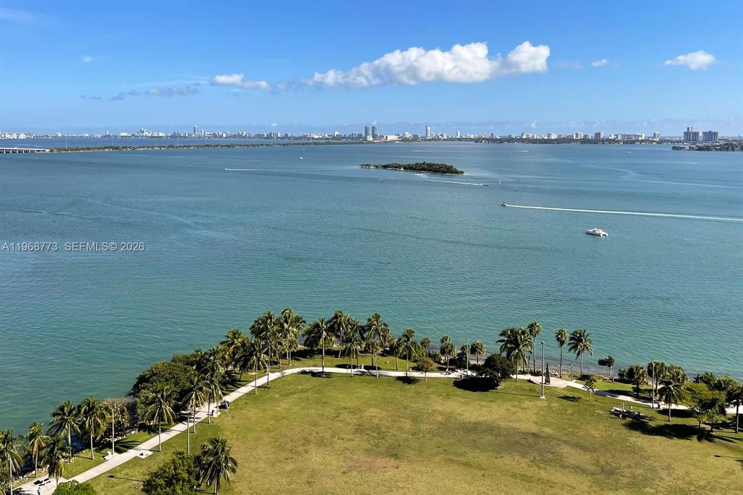 Activo con contrato: $2,150,000 (3 camas, 3 baños, 2201 Pies cuadrados)