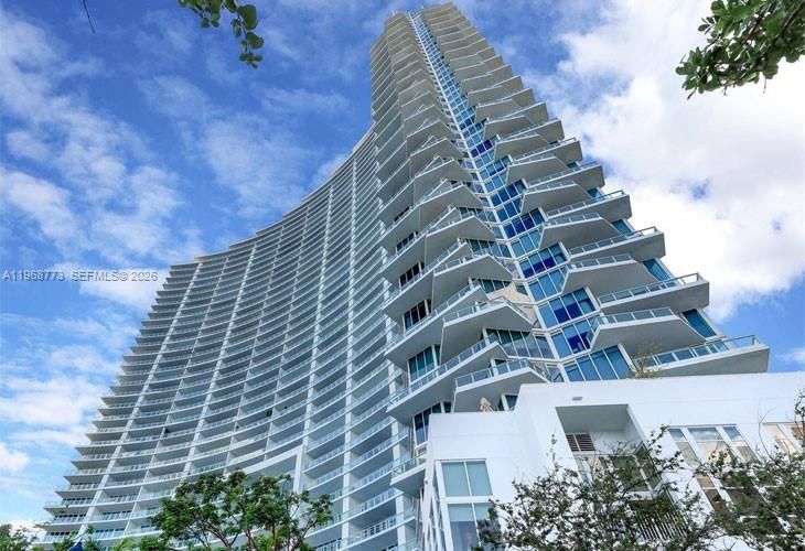 Activo con contrato: $2,150,000 (3 camas, 3 baños, 2201 Pies cuadrados)