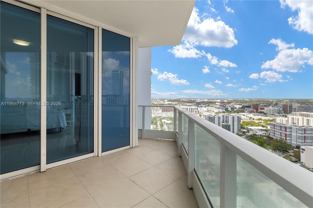 Activo con contrato: $2,150,000 (3 camas, 3 baños, 2201 Pies cuadrados)