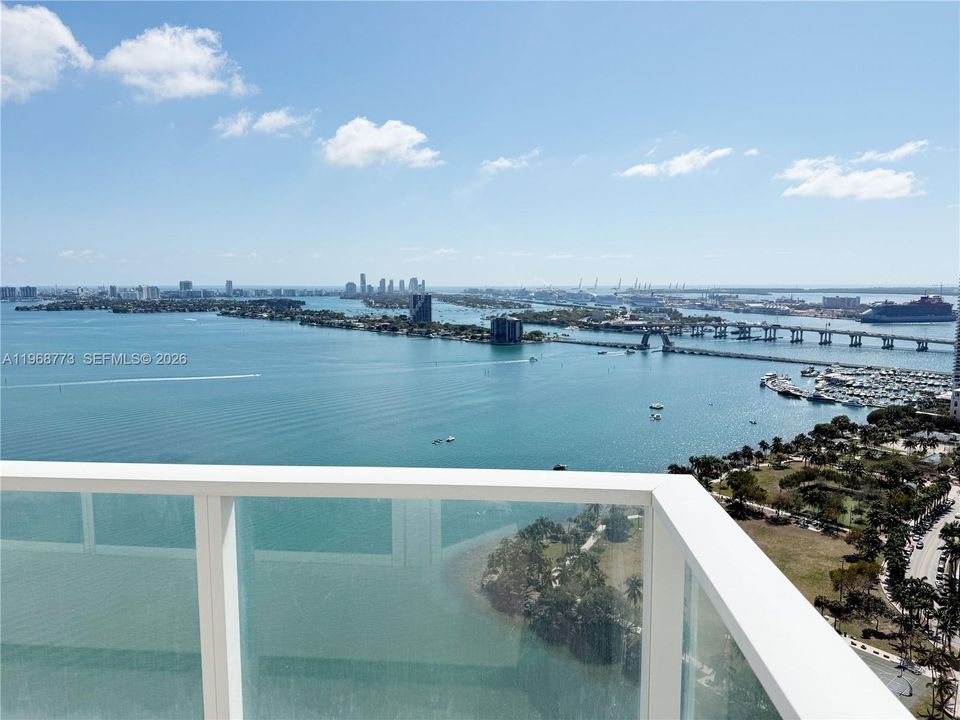 Activo con contrato: $2,150,000 (3 camas, 3 baños, 2201 Pies cuadrados)