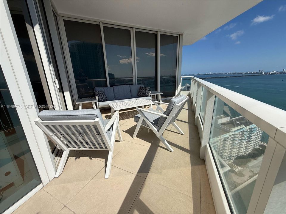 Activo con contrato: $2,150,000 (3 camas, 3 baños, 2201 Pies cuadrados)
