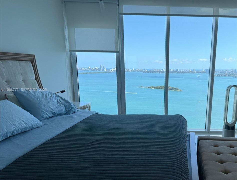 Activo con contrato: $2,150,000 (3 camas, 3 baños, 2201 Pies cuadrados)