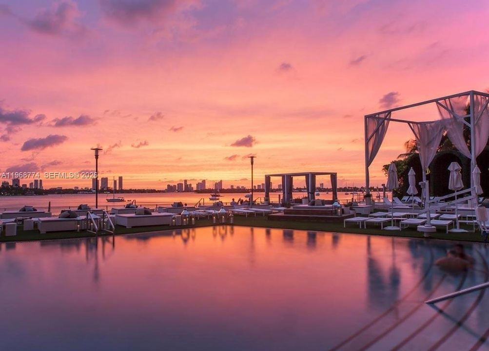 合同活跃: $750,000 (2 贝兹, 2 浴室, 1088 平方英尺)