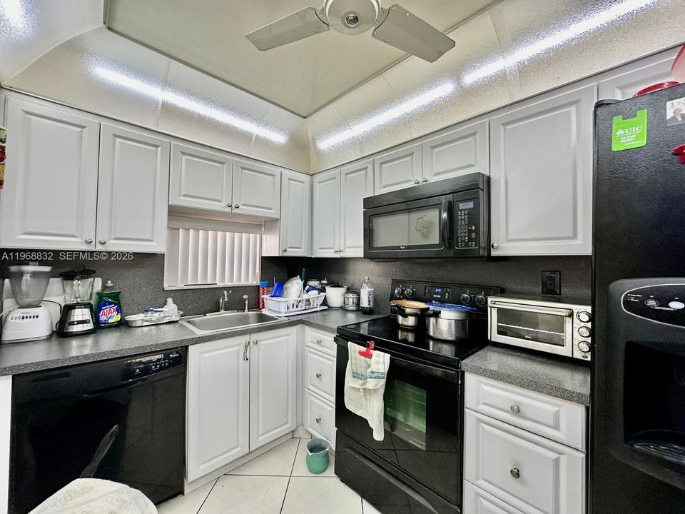 Activo con contrato: $118,000 (2 camas, 2 baños, 1170 Pies cuadrados)