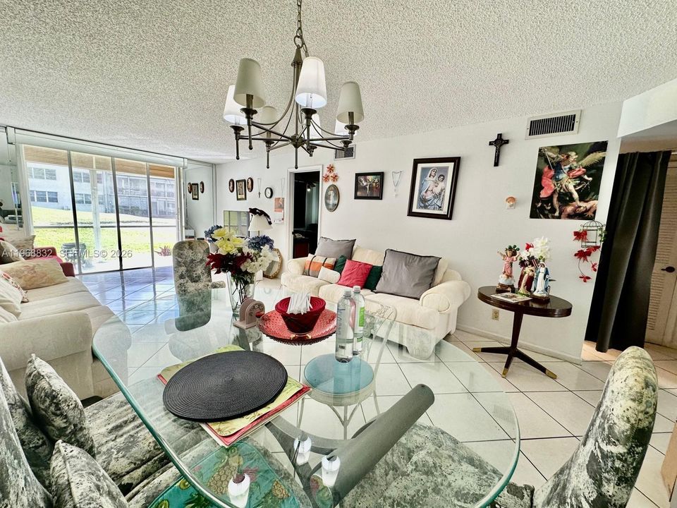 Activo con contrato: $118,000 (2 camas, 2 baños, 1170 Pies cuadrados)