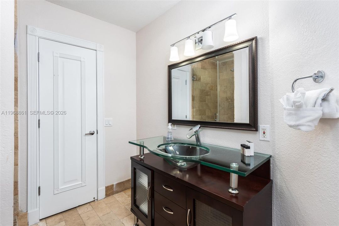 For Sale: $2,890,000 (5 beds, 4 baths, 4435 Square Feet)