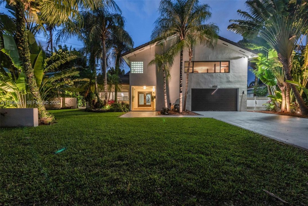 For Sale: $2,890,000 (5 beds, 4 baths, 4435 Square Feet)