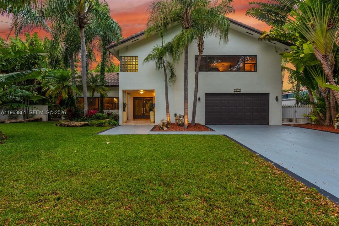 For Sale: $2,890,000 (5 beds, 4 baths, 4435 Square Feet)