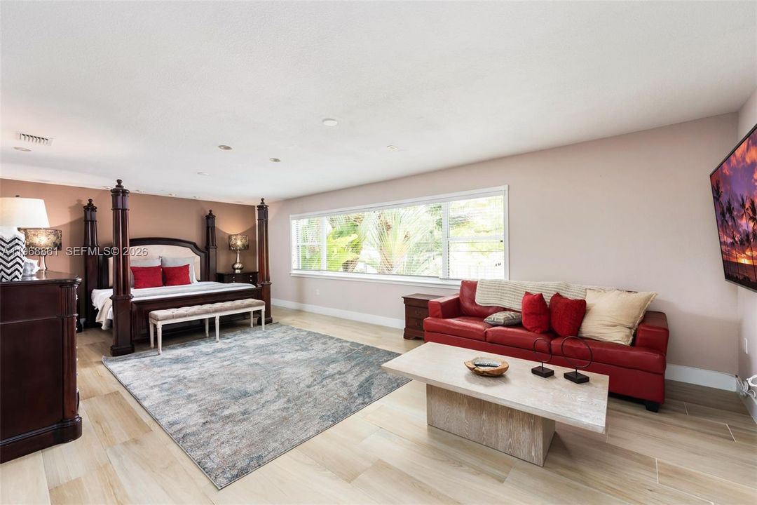 For Sale: $2,890,000 (5 beds, 4 baths, 4435 Square Feet)