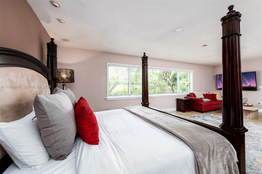 For Sale: $2,890,000 (5 beds, 4 baths, 4435 Square Feet)