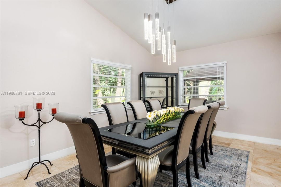For Sale: $2,890,000 (5 beds, 4 baths, 4435 Square Feet)