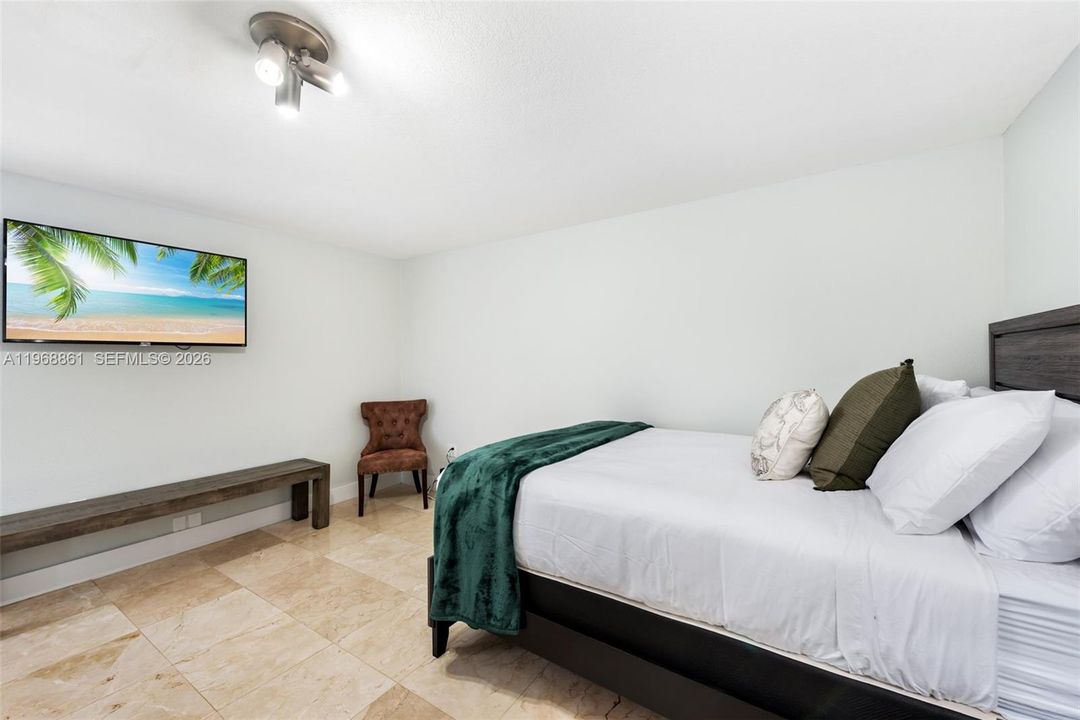 For Sale: $2,890,000 (5 beds, 4 baths, 4435 Square Feet)