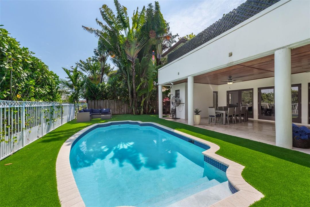 For Sale: $2,890,000 (5 beds, 4 baths, 4435 Square Feet)