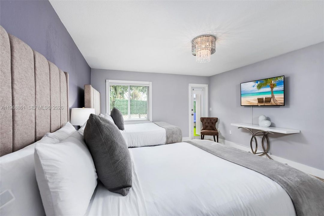 For Sale: $2,890,000 (5 beds, 4 baths, 4435 Square Feet)
