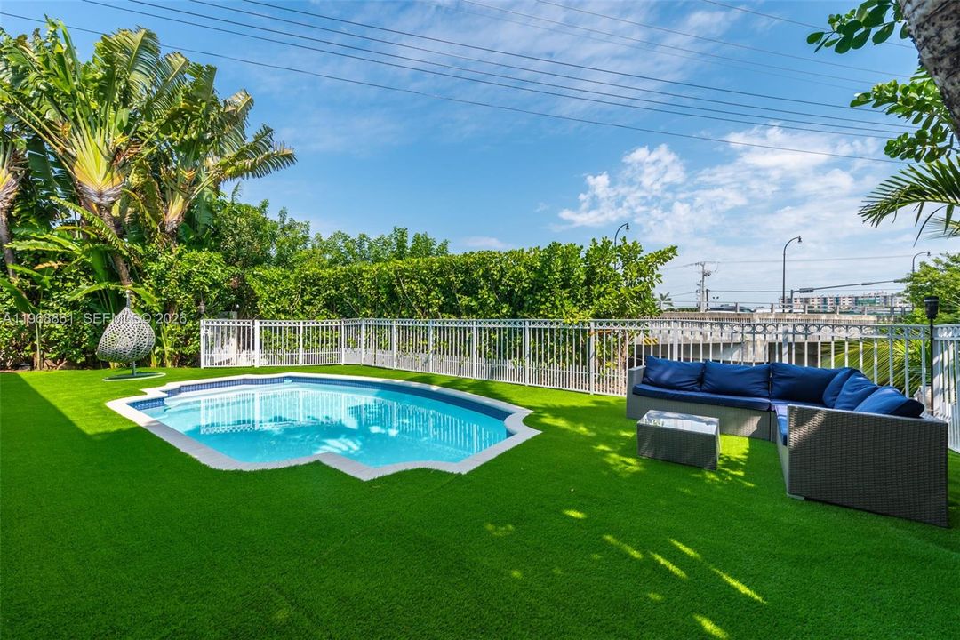 For Sale: $2,890,000 (5 beds, 4 baths, 4435 Square Feet)