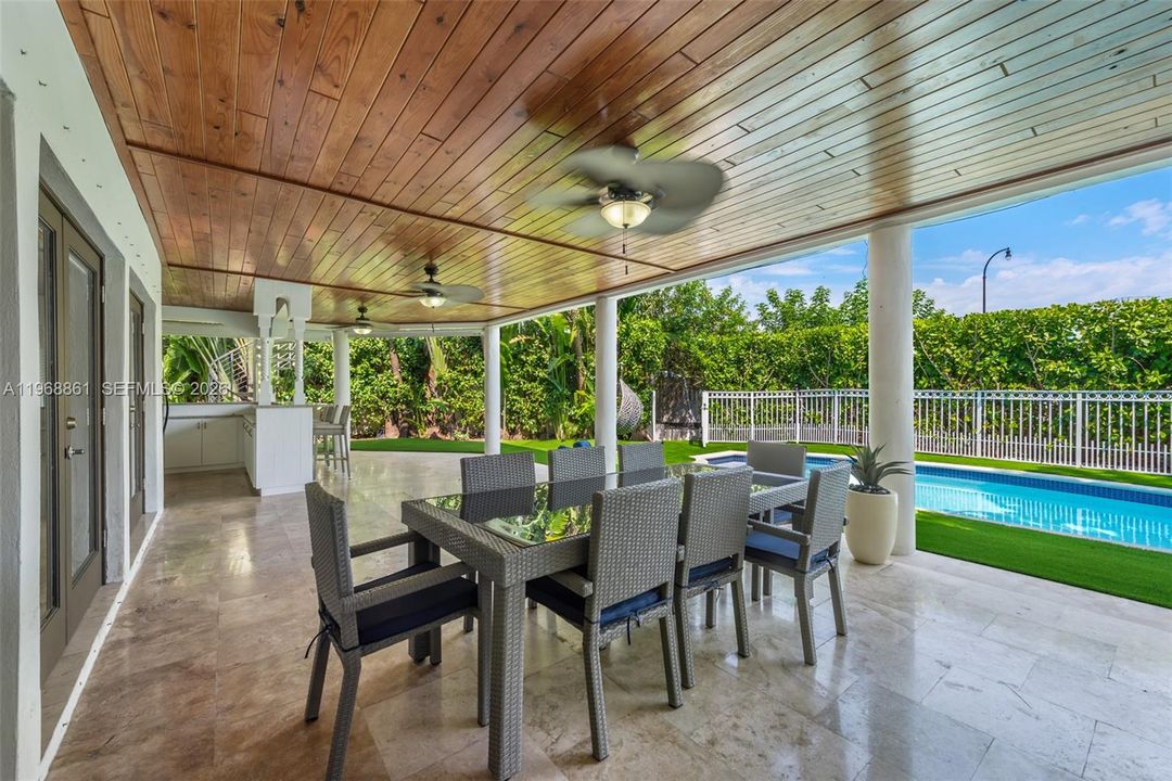 For Sale: $2,890,000 (5 beds, 4 baths, 4435 Square Feet)