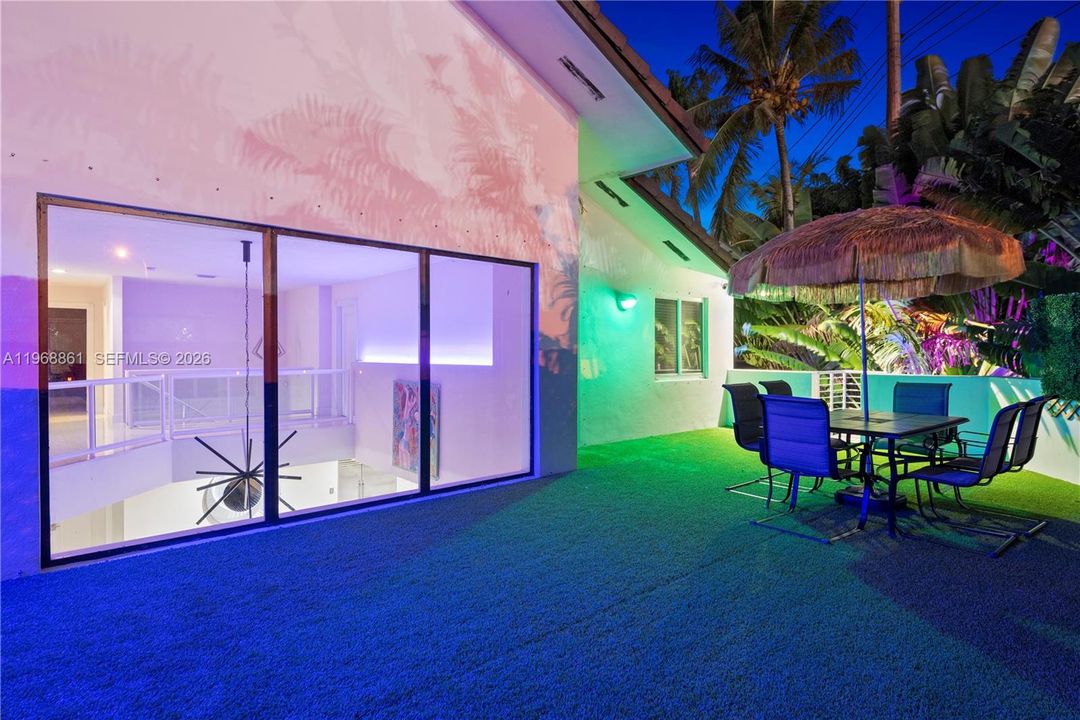 For Sale: $2,890,000 (5 beds, 4 baths, 4435 Square Feet)