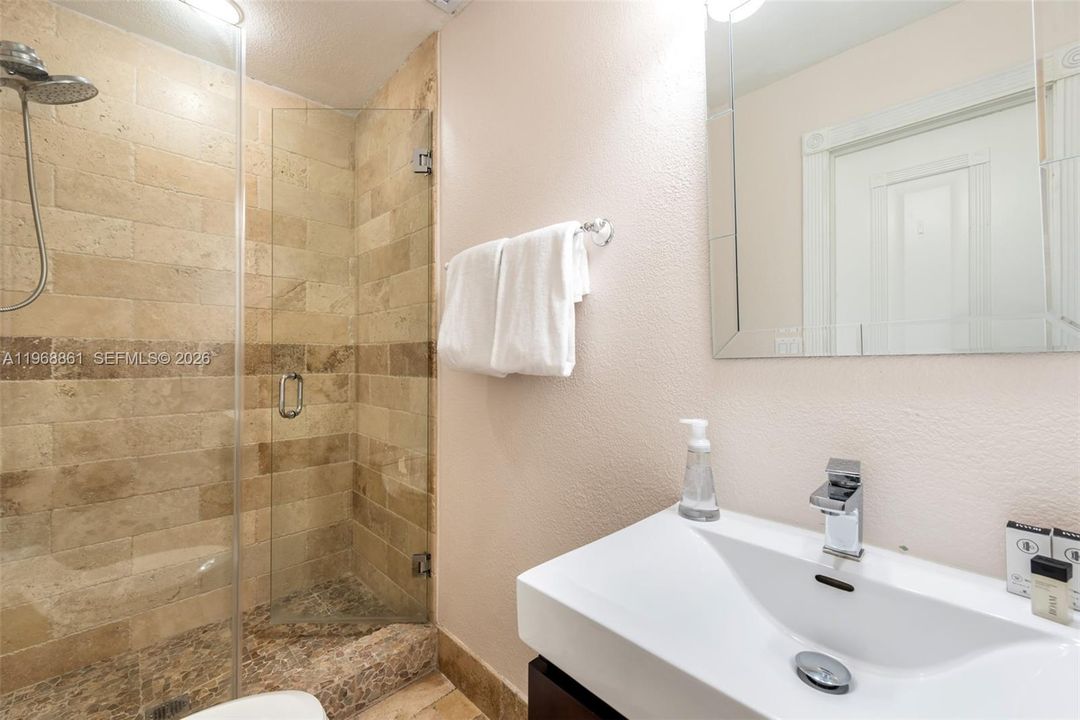 For Sale: $2,890,000 (5 beds, 4 baths, 4435 Square Feet)