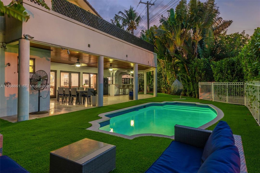 For Sale: $2,890,000 (5 beds, 4 baths, 4435 Square Feet)