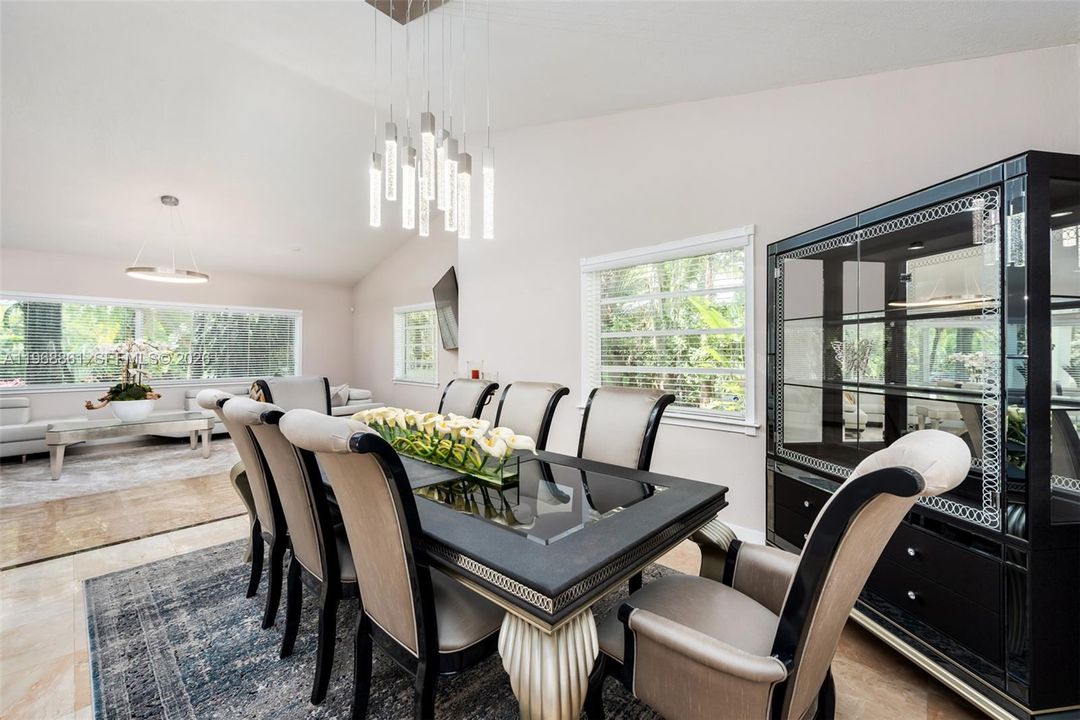 For Sale: $2,890,000 (5 beds, 4 baths, 4435 Square Feet)