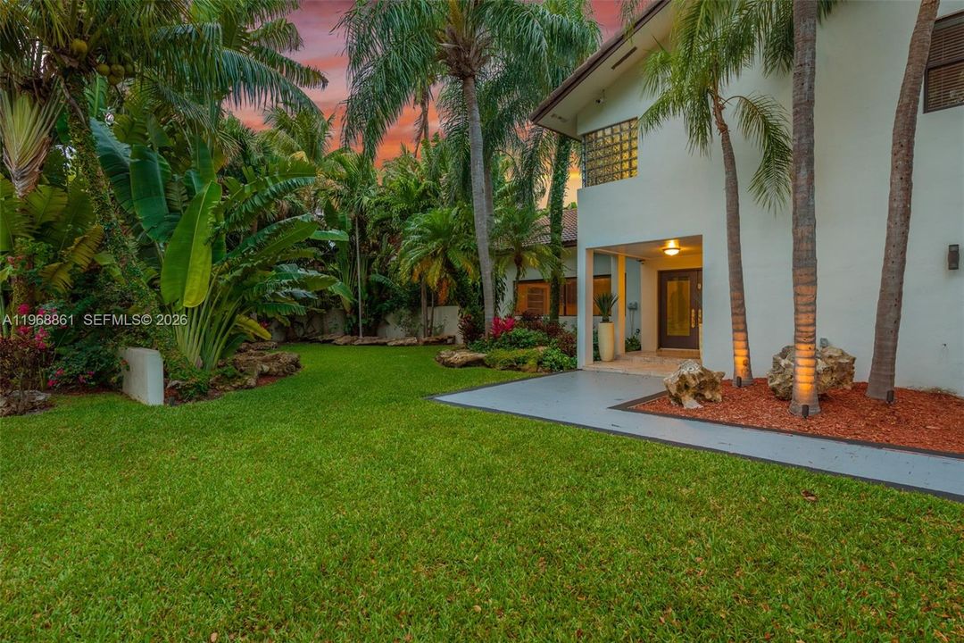 For Sale: $2,890,000 (5 beds, 4 baths, 4435 Square Feet)