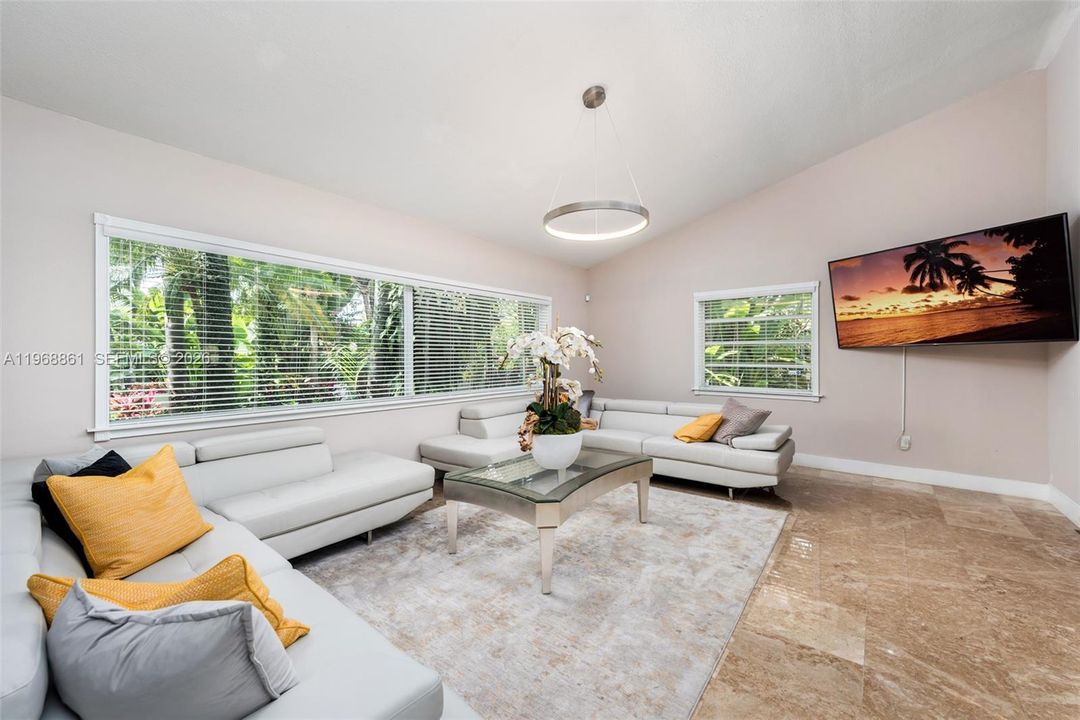 For Sale: $2,890,000 (5 beds, 4 baths, 4435 Square Feet)