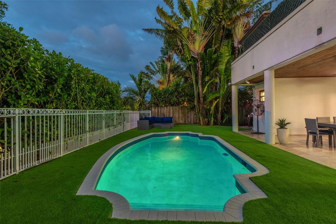 For Sale: $2,890,000 (5 beds, 4 baths, 4435 Square Feet)