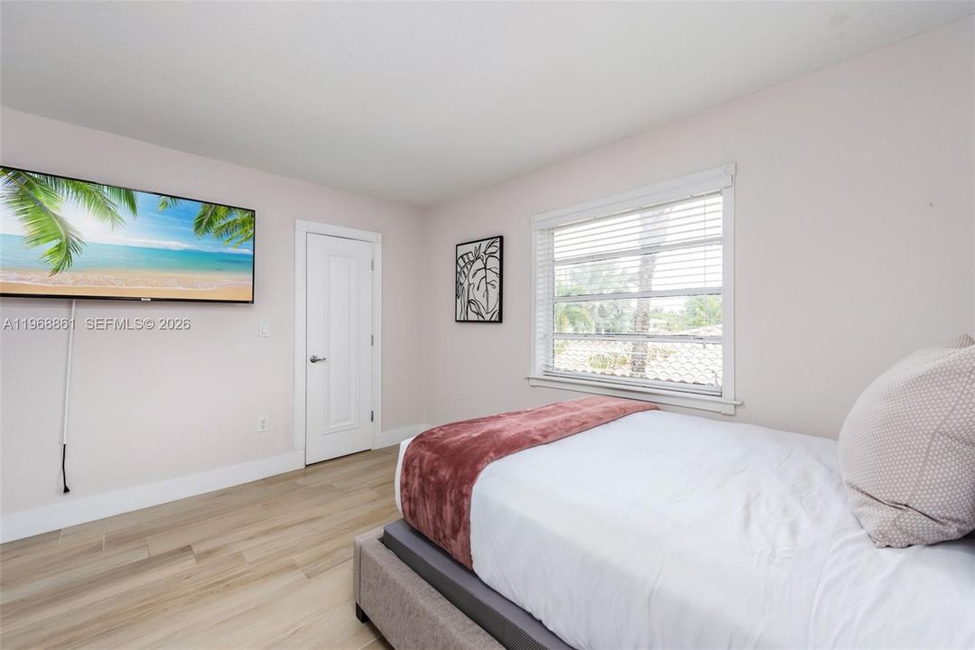 For Sale: $2,890,000 (5 beds, 4 baths, 4435 Square Feet)