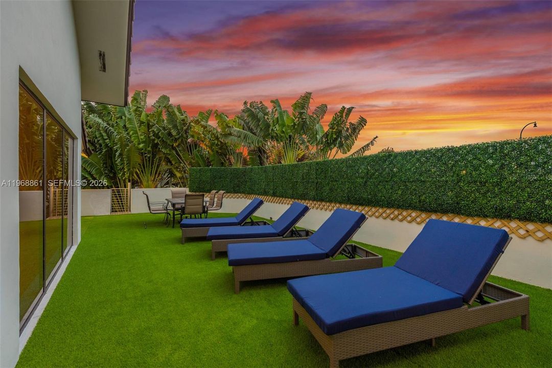 For Sale: $2,890,000 (5 beds, 4 baths, 4435 Square Feet)