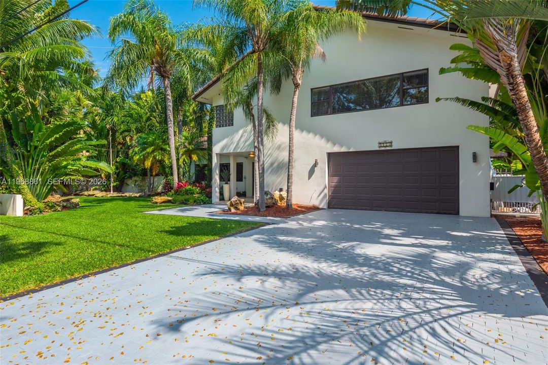 For Sale: $2,890,000 (5 beds, 4 baths, 4435 Square Feet)