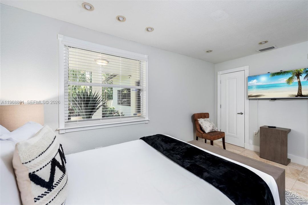 For Sale: $2,890,000 (5 beds, 4 baths, 4435 Square Feet)