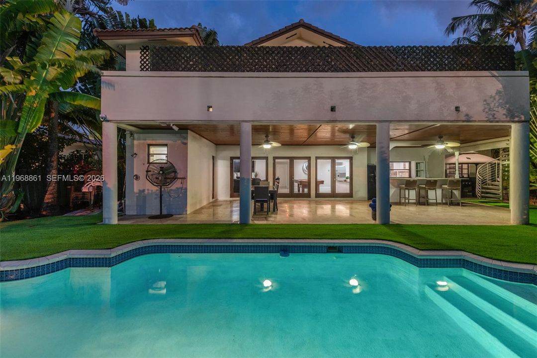 For Sale: $2,890,000 (5 beds, 4 baths, 4435 Square Feet)