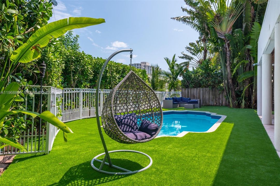 For Sale: $2,890,000 (5 beds, 4 baths, 4435 Square Feet)
