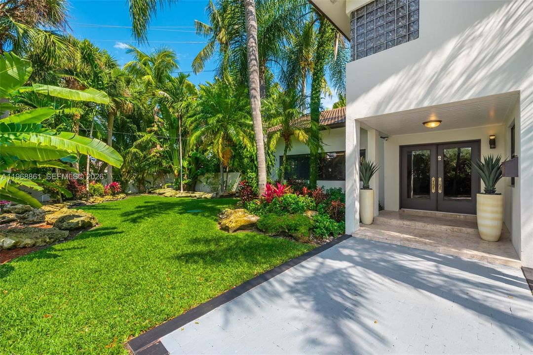For Sale: $2,890,000 (5 beds, 4 baths, 4435 Square Feet)