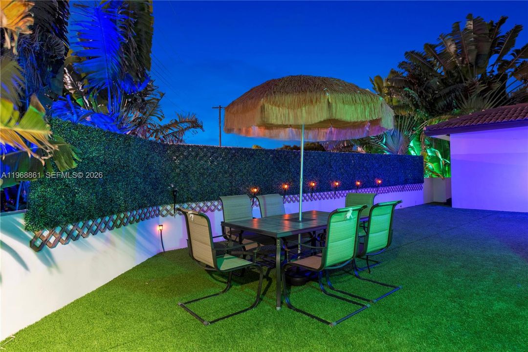 For Sale: $2,890,000 (5 beds, 4 baths, 4435 Square Feet)