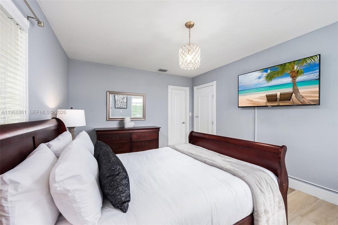 For Sale: $2,890,000 (5 beds, 4 baths, 4435 Square Feet)