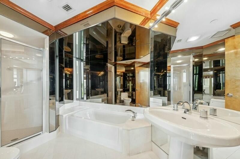 2nd bathroom