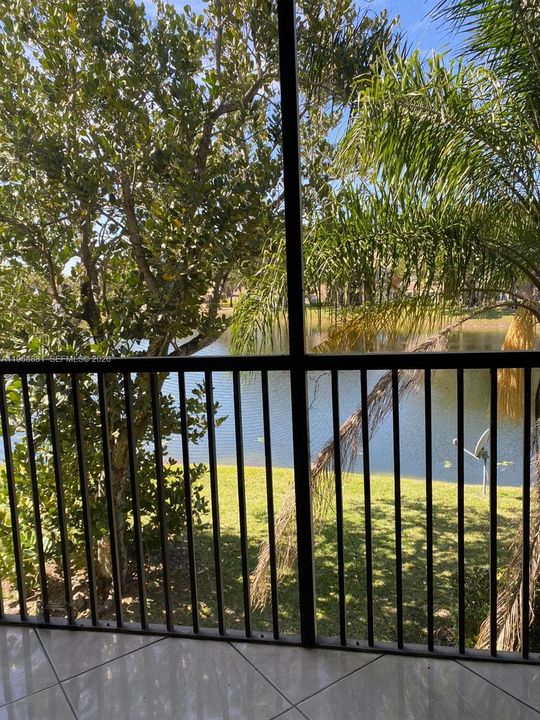 For Sale: $195,000 (2 beds, 2 baths, 815 Square Feet)