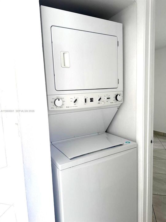 For Sale: $195,000 (2 beds, 2 baths, 815 Square Feet)