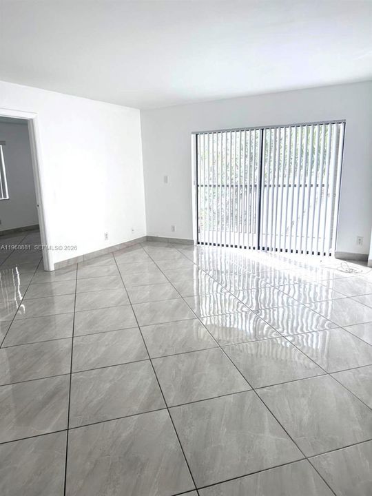 For Sale: $195,000 (2 beds, 2 baths, 815 Square Feet)