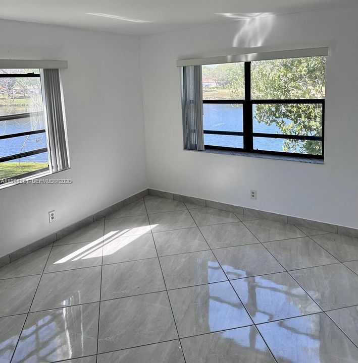 For Sale: $195,000 (2 beds, 2 baths, 815 Square Feet)