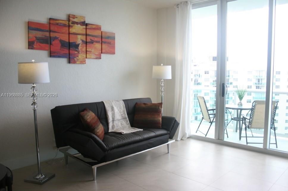 En Venta: $590,000 (1 camas, 1 baños, 874 Pies cuadrados)