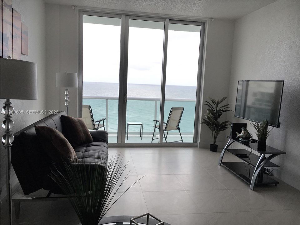 En Venta: $590,000 (1 camas, 1 baños, 874 Pies cuadrados)