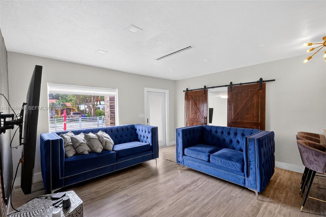For Sale: $850,000 (5 beds, 3 baths, 1426 Square Feet)