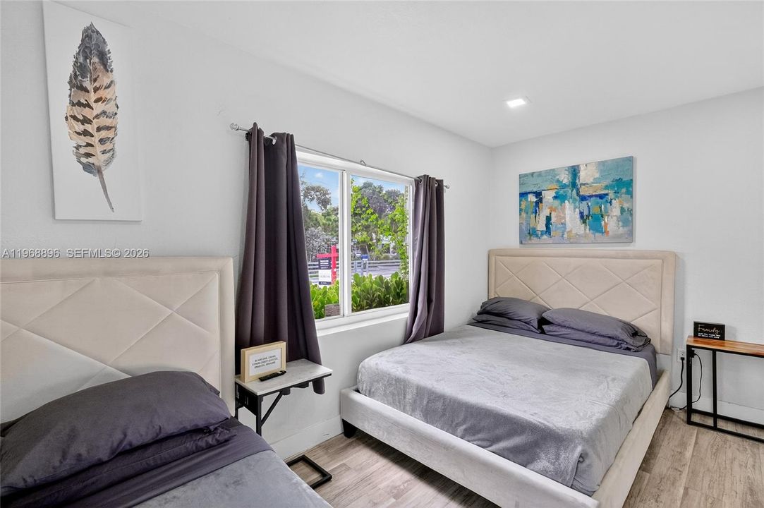 For Sale: $850,000 (5 beds, 3 baths, 1426 Square Feet)