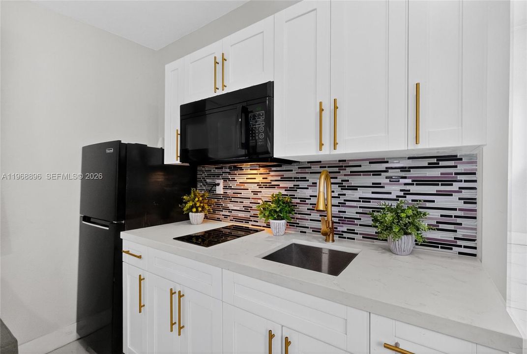 For Sale: $850,000 (5 beds, 3 baths, 1426 Square Feet)