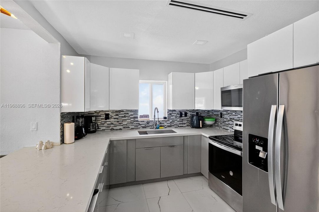 For Sale: $850,000 (5 beds, 3 baths, 1426 Square Feet)