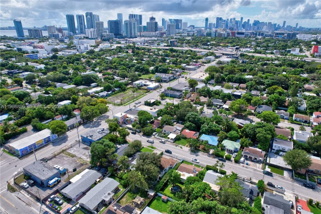 For Sale: $850,000 (5 beds, 3 baths, 1426 Square Feet)