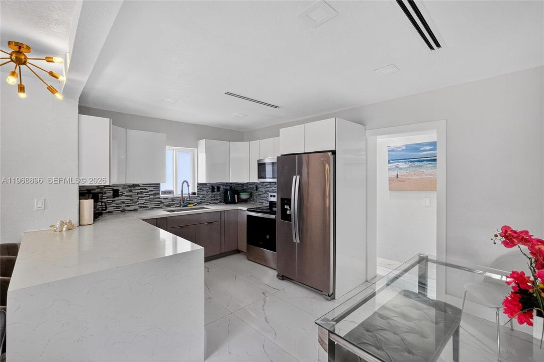 For Sale: $850,000 (5 beds, 3 baths, 1426 Square Feet)