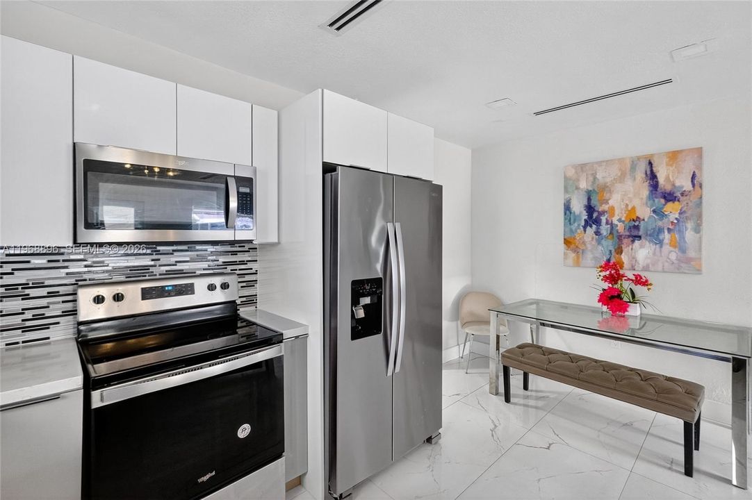 For Sale: $850,000 (5 beds, 3 baths, 1426 Square Feet)